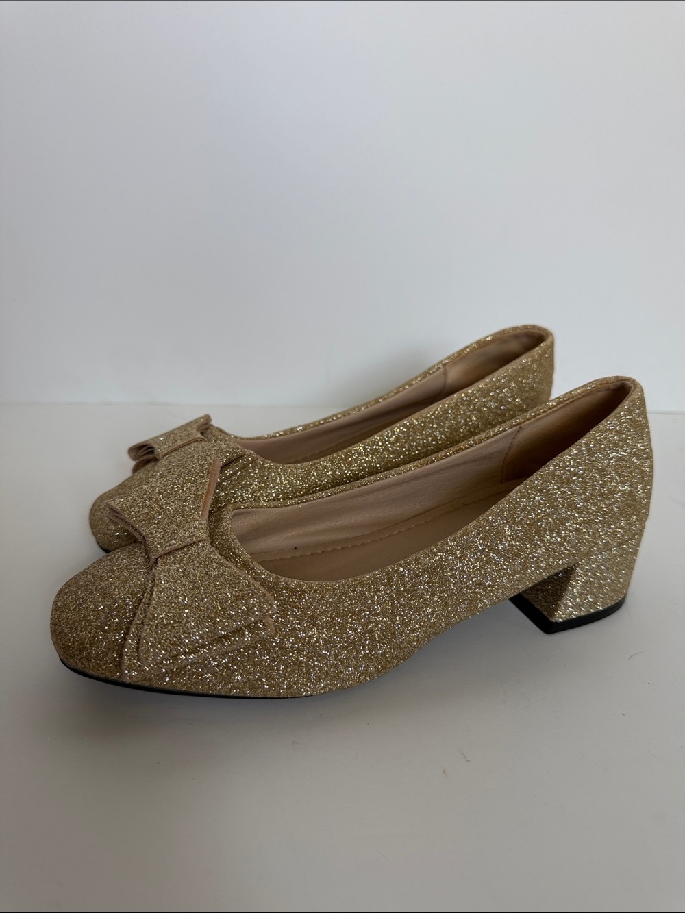 Ladies 6 37 Glitter Bow Low Block Heel Pumps in Gold pageant